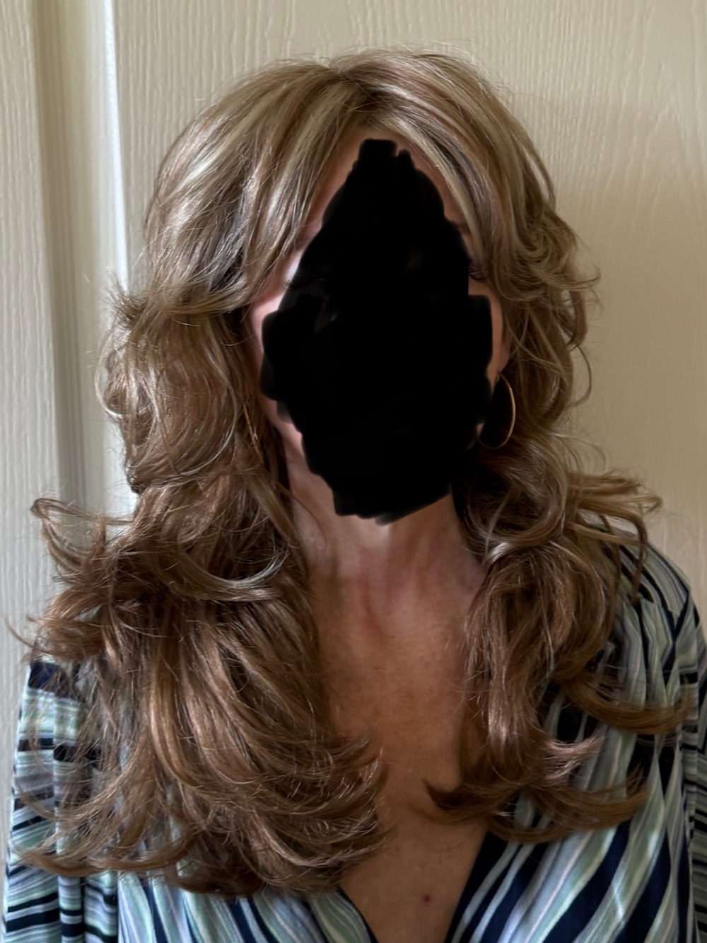 Women’s Layered Wig in Light Brown with Highlights